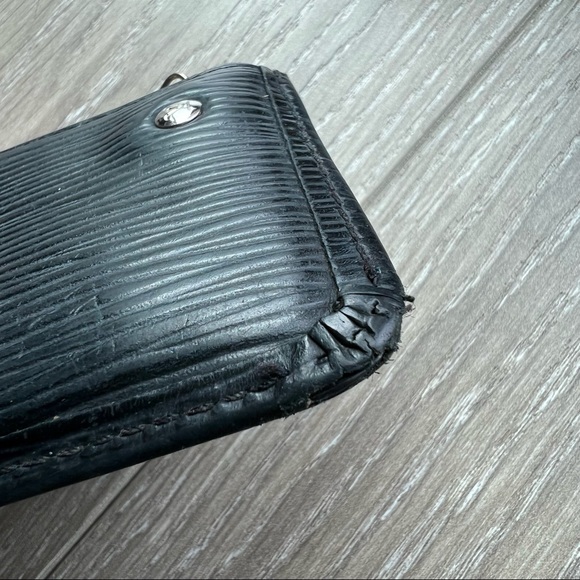 Louis Vuitton Black Epi Leather Key Pouch - Picture 8 of 15